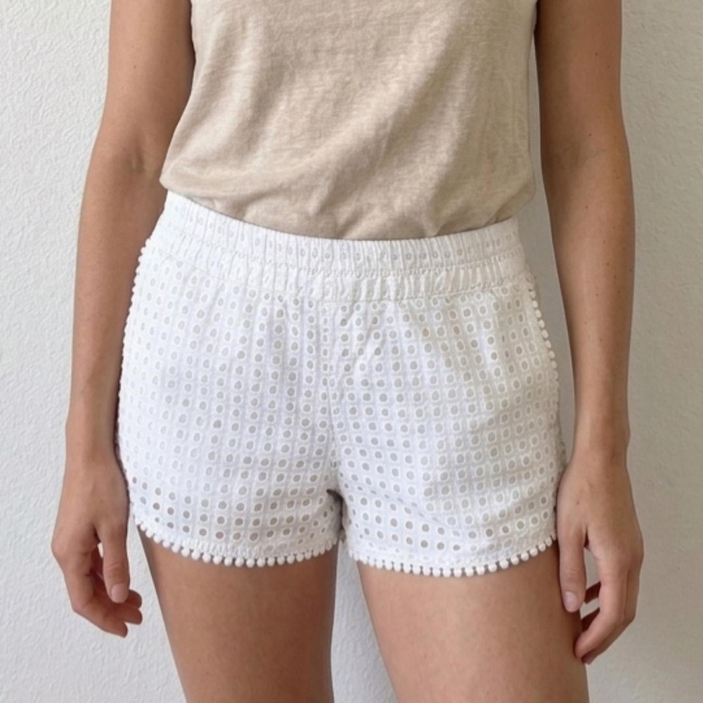 Lilly Pulitzer White Eyelet Shorts | Lined Summer Pull-On Shorts | Women's XS